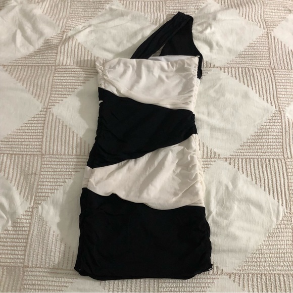 G By Guess One Shoulder Mini Dress Black White Small - Picture 6 of 6